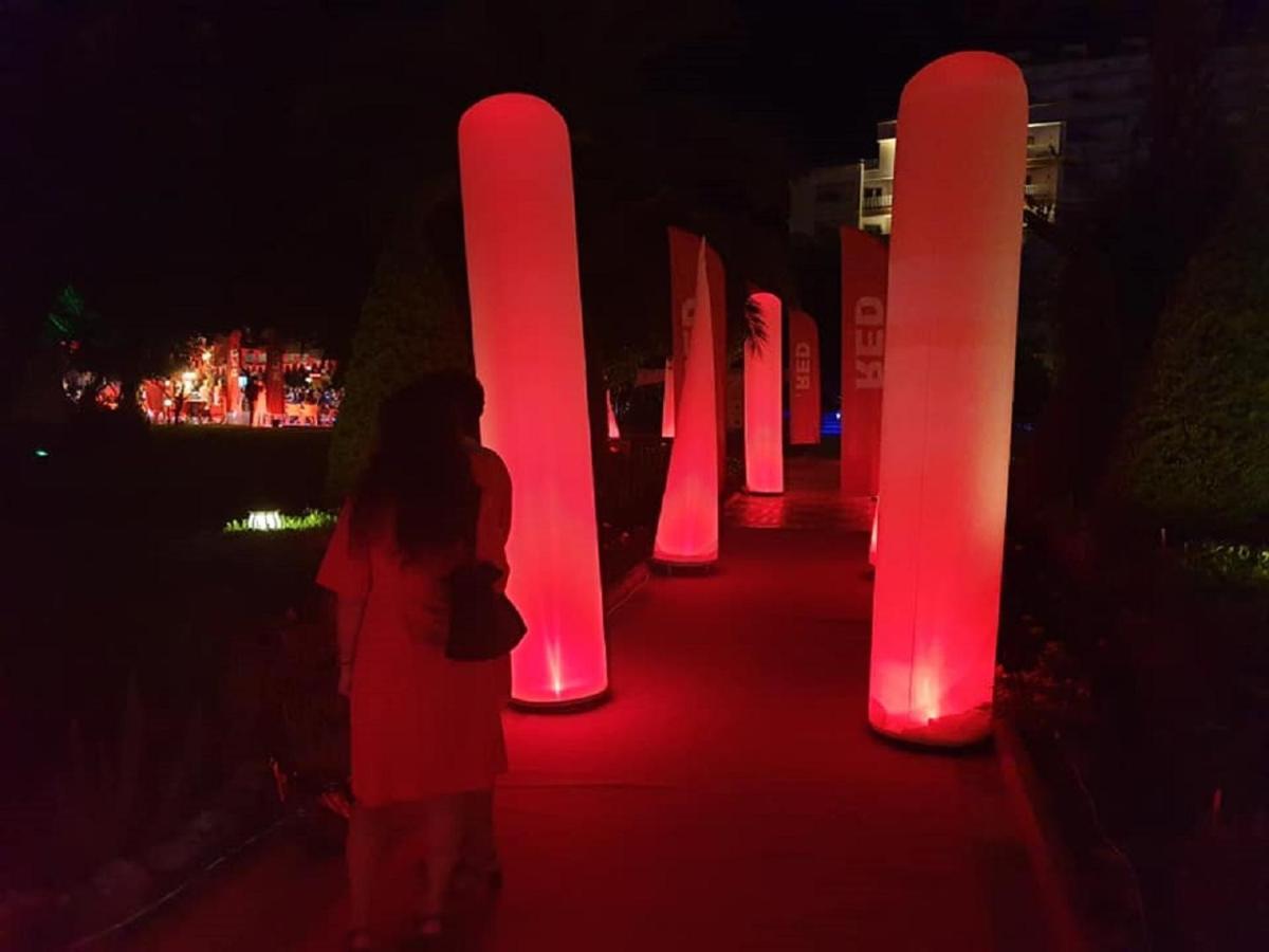Nova Park Hotel Side Bagian luar foto